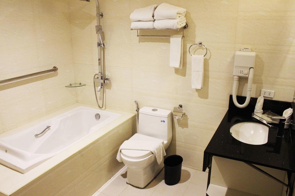 Baguio Crown Legacy Hotel باغيو الغرفة الصورة