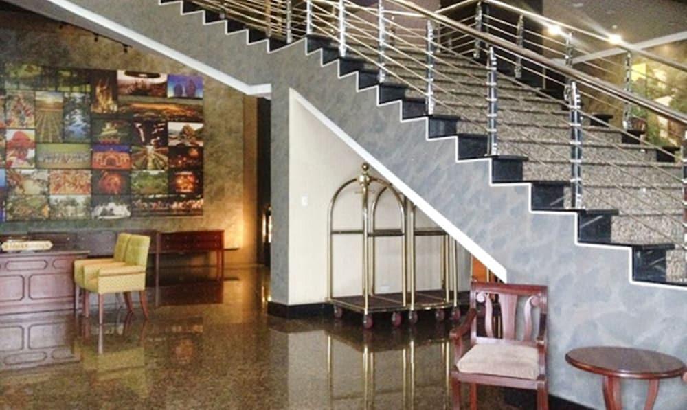 Baguio Crown Legacy Hotel باغيو المظهر الخارجي الصورة